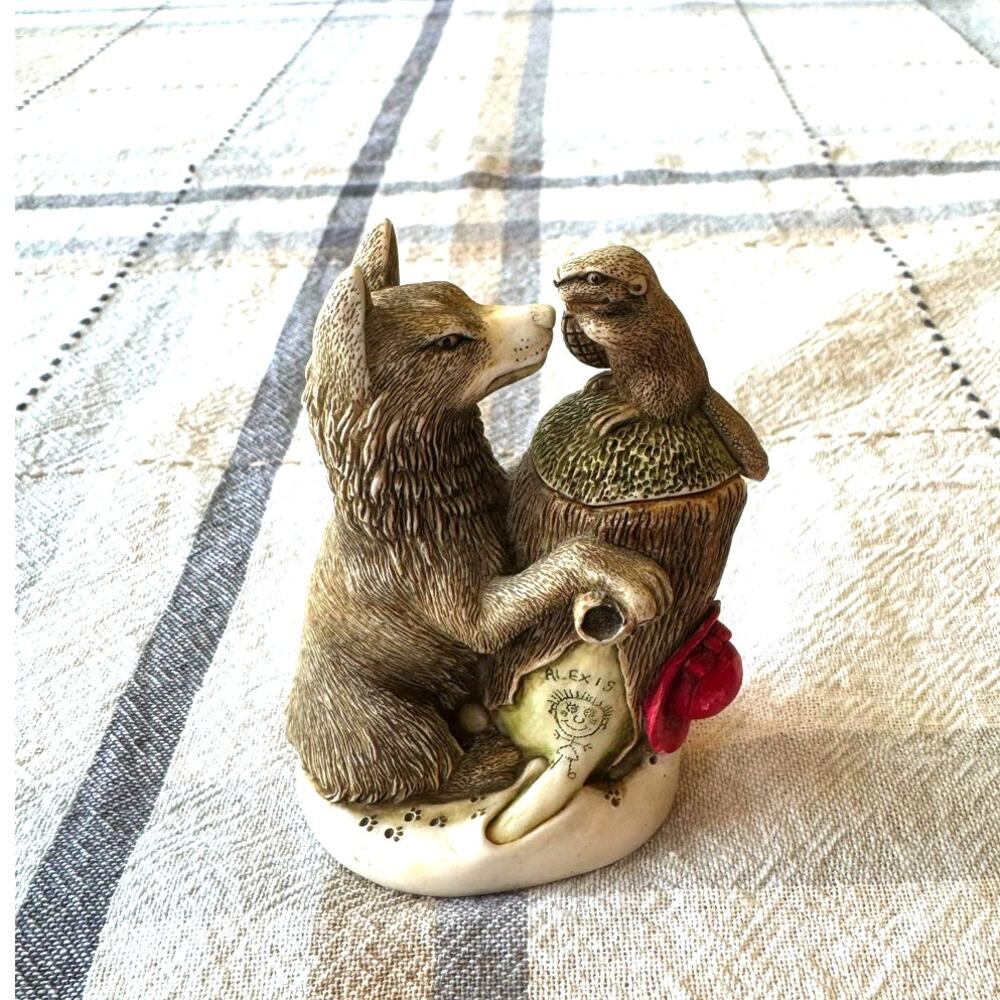 Harmony Kingdom "Peace Summit" Treasure Jest figurine by Peter Calvesbert 2005